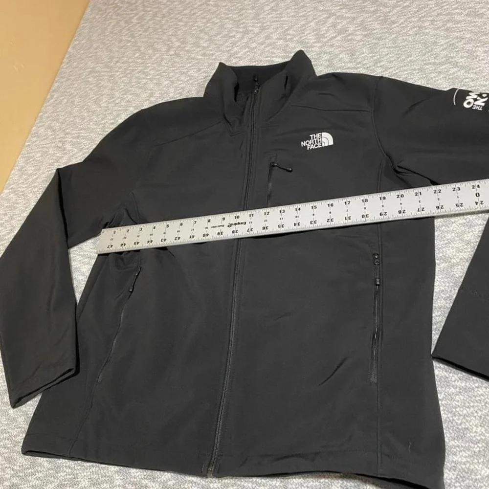 The North Face black softshell jacket Size L. SKU901#outdoor #hiking